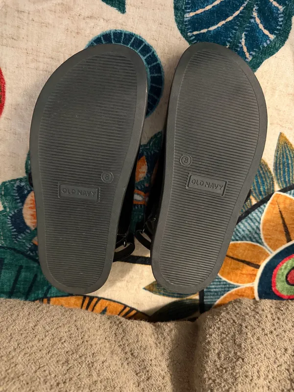Old Navy Black Sandals - Image 2