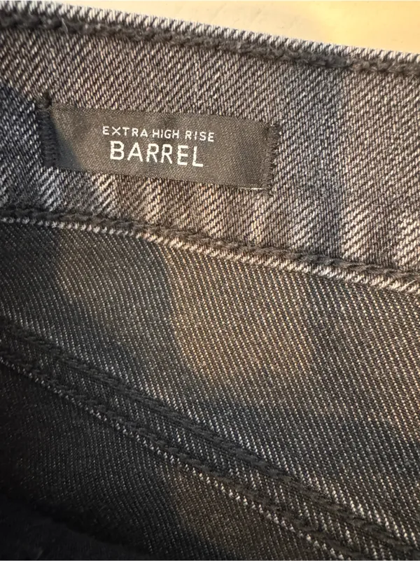 WHBM Extra High Rise Barrel Jeans Size 6 - Image 8