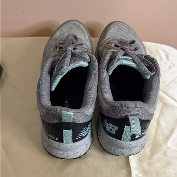 New Balance Gray Athletic Sneakers with Mint Details - Image 2