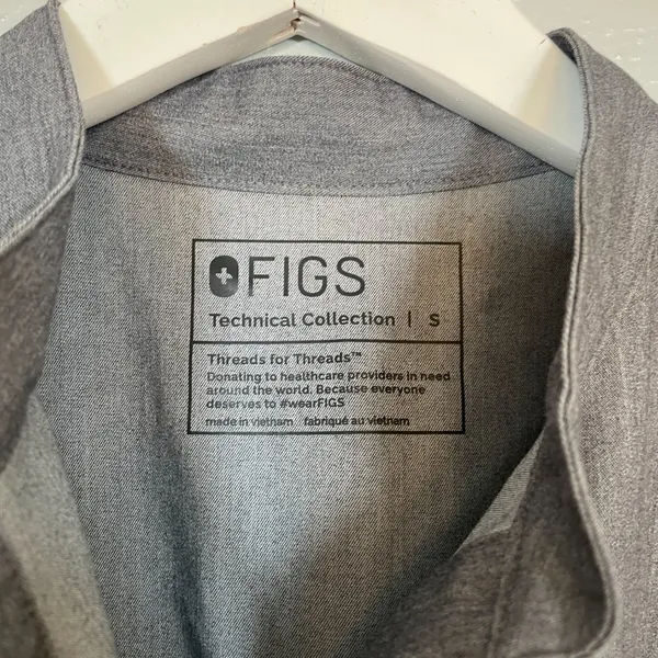 Figs Women S Graphite Gray Rafaela Oversized Scrub Top Shirt V Neck Pockets - Image 5