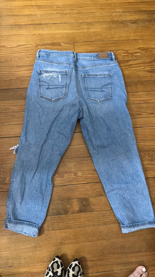 American Eagle Mom Jeans - Image 3