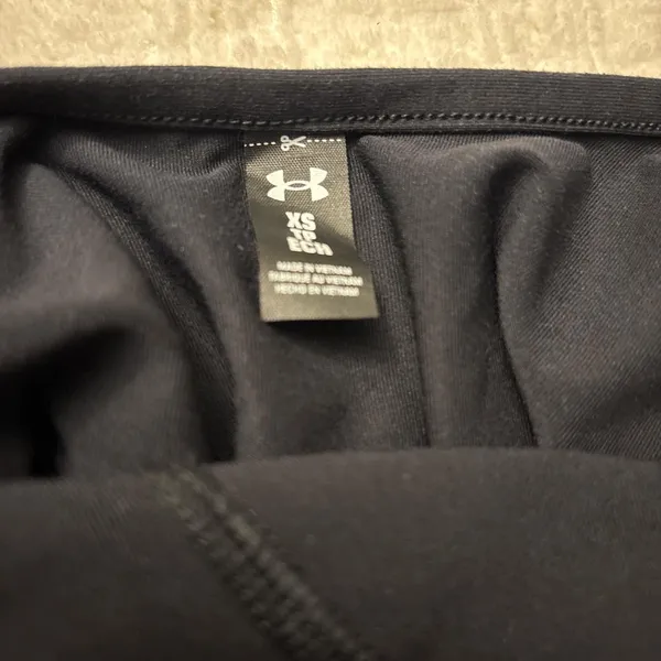 Under Armour Black crop top - Image 3