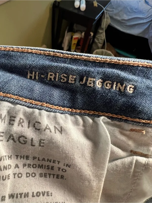 American Eagle Women’s Size 10 Hi Rise Cut Off Jean Shorts Denim Medium Wash‎ - Image 9