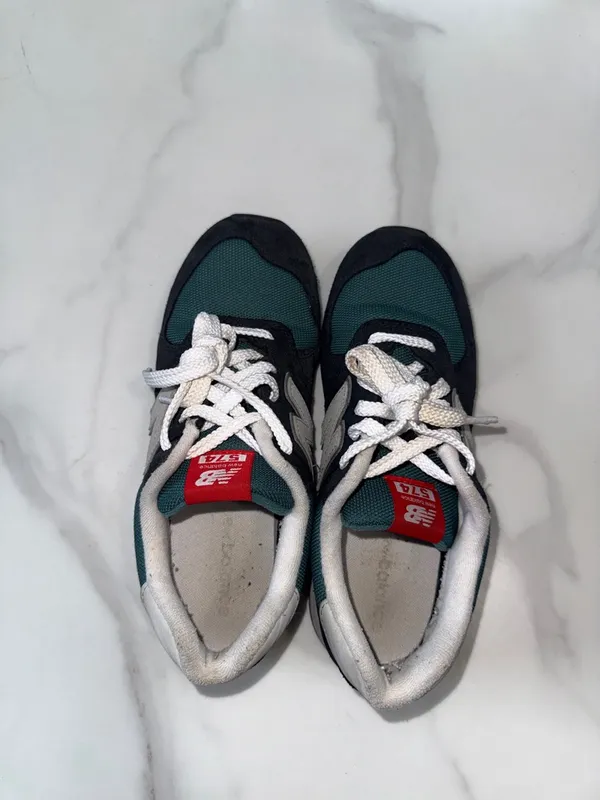 New Balance unisex Navy & Green Sneakers with White Accents - Image 5