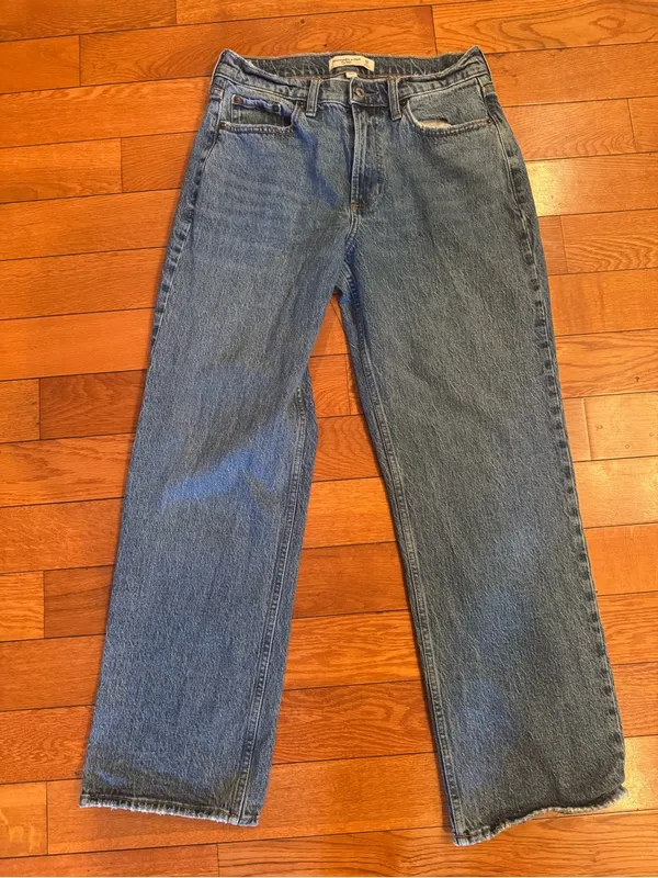 Abercrombie & Fitch The Baggy Low Rise Curve Love Jeans – Size 26 - Image 2