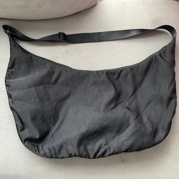Alo Yoga Om The Go Gym Sling Bag Black - Image 10