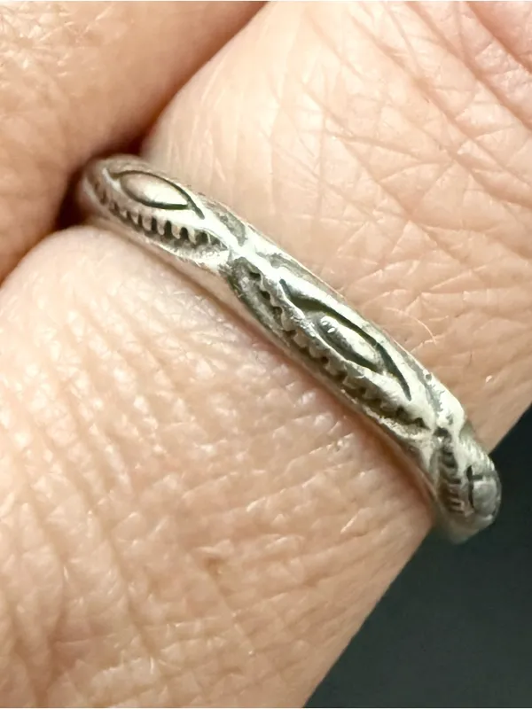 Vintage 925 Sterling Silver Southwestern Skinny Stackable Ring Size 9 - Image 5