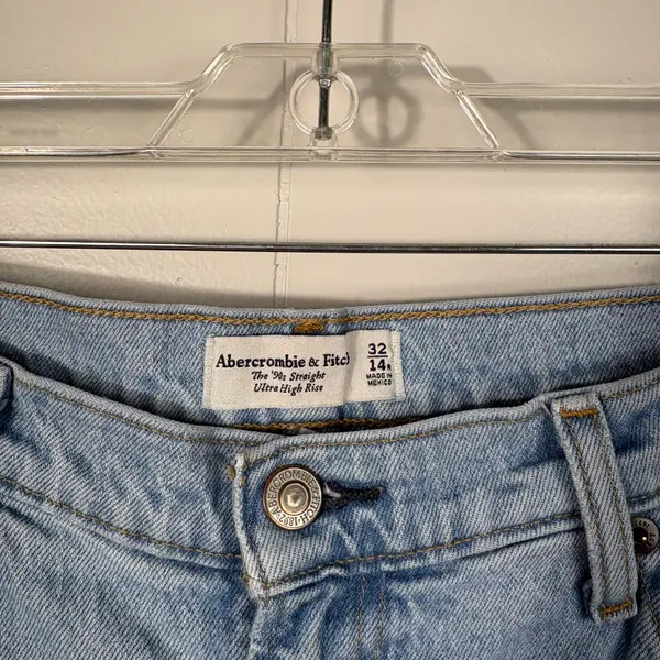 Abercrombie & Fitch The 90s Straight Ultra High Rise Distressed Light Wash Jeans - Image 4