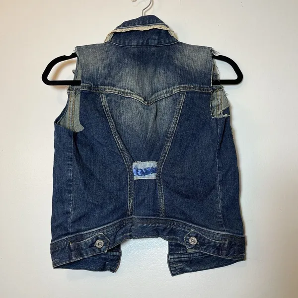Dark Wash Distressed Embellished Distressed Denim Jean Vest XS‎ Y2K Unbranded - Image 3
