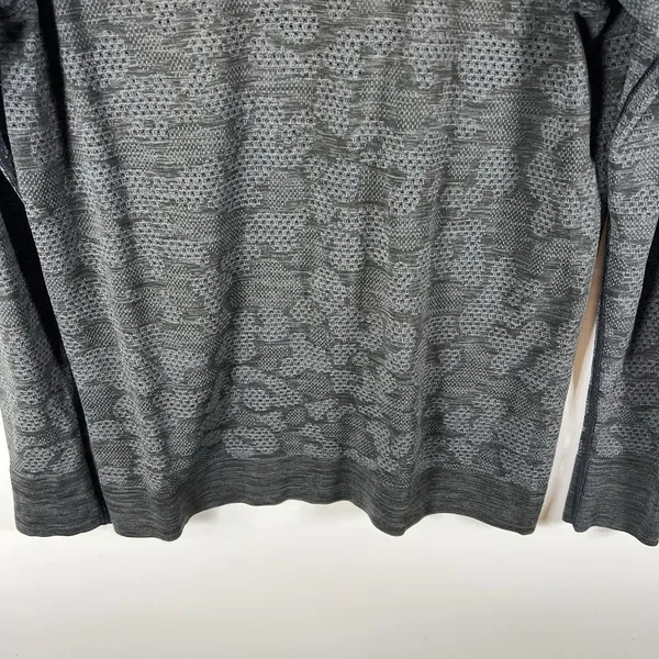 Lululemon Gray camo Breeze By Long Sleeve Women’s Size Medium Athletic Running‎ - Image 3