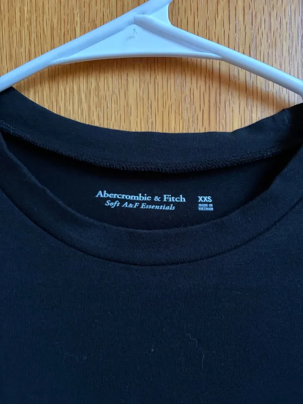 Abercrombie & fitch cropped black tee - Image 2