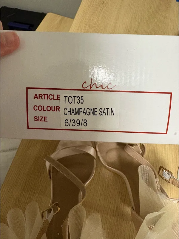 Bow Heels Size 8 Gold - Image 4