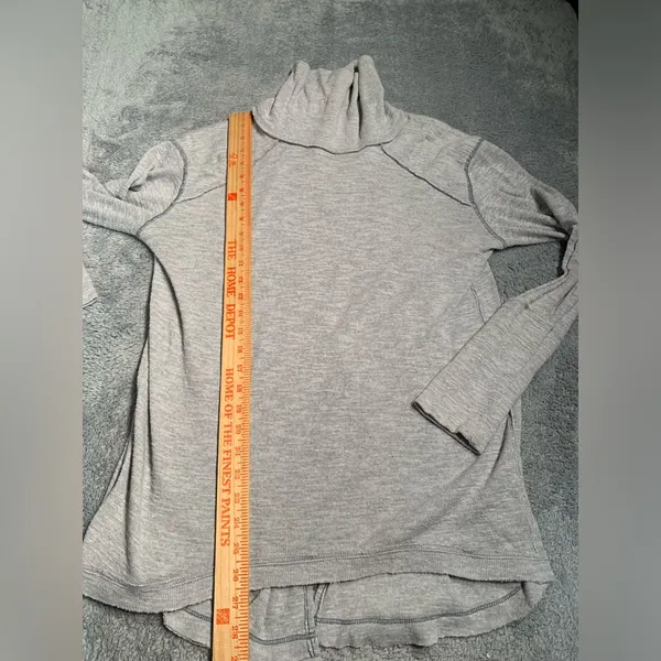 Free people we the free Gray Turtleneck long sleeve split back medium - Image 5