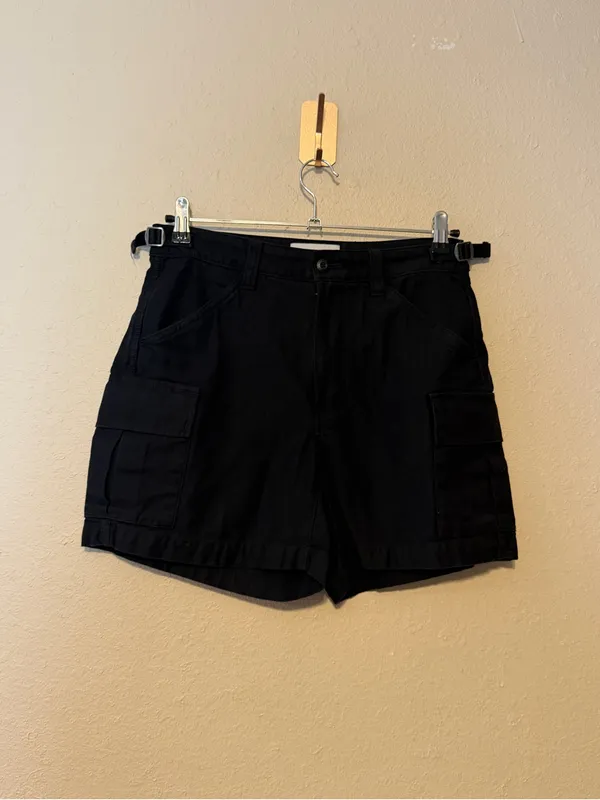 TNA from ARITZIA‎ Cargo Supply Mid-Thigh Shorts In Black Size 4 - Image 3