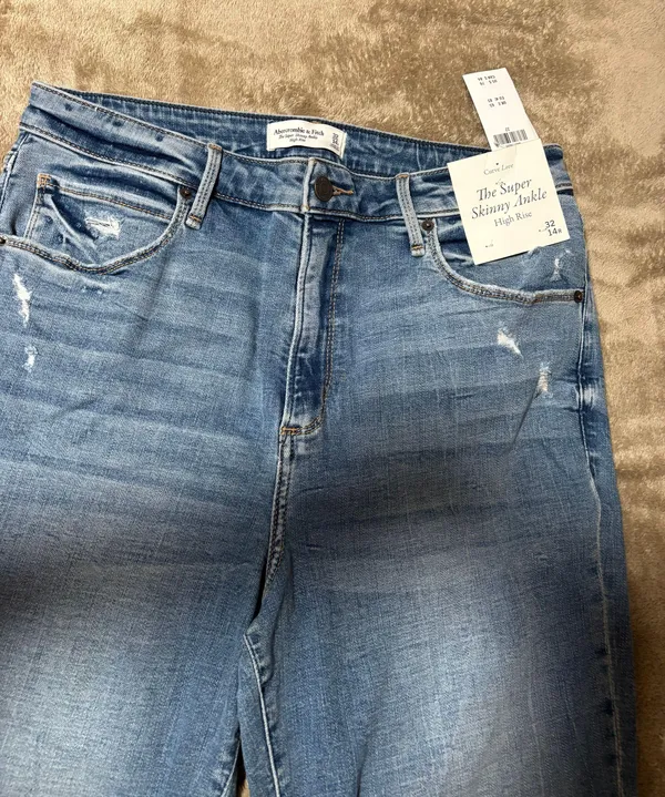 Abercrombie Jeans - Image 2