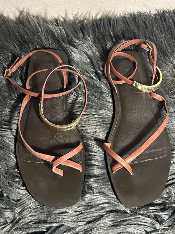 Madewell The Vira Bangle Ankle-Wrap Sandal in Leather Leather Ankle-Strap Flat 8 - Image 10