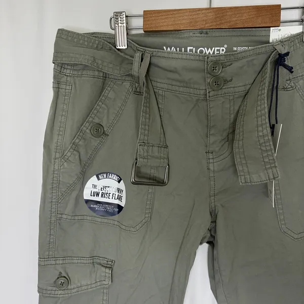 Wallflower Green Feisty Curvy Low Rise Fit Cargo Flare Pants Juniors 11/30 - Image 2