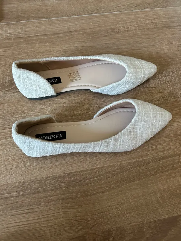 Ash Cream Tweed Pointed-Toe Flats - Image 4
