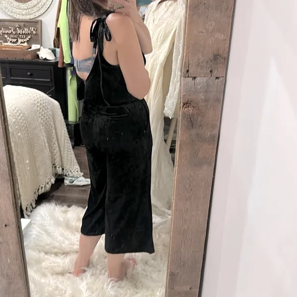Very J Chic Black velvet Jumpsuit size medium - Image 3