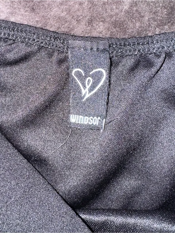 Windsor Deep V Black Spaghetti Strap Crop Top Womens size Small - Image 6