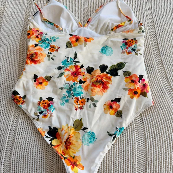 Cupshe Floral One Piece Swimsuit. - Image 2