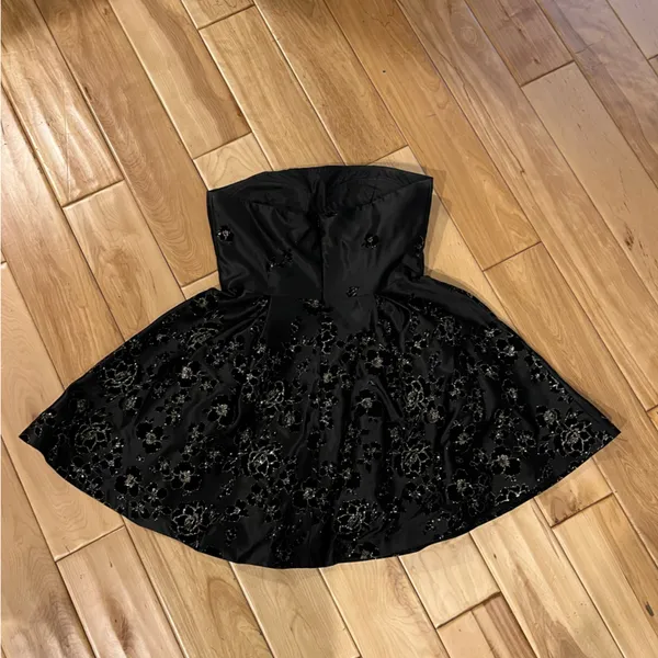 Homecoming Dress Black Size 8 - Image 3