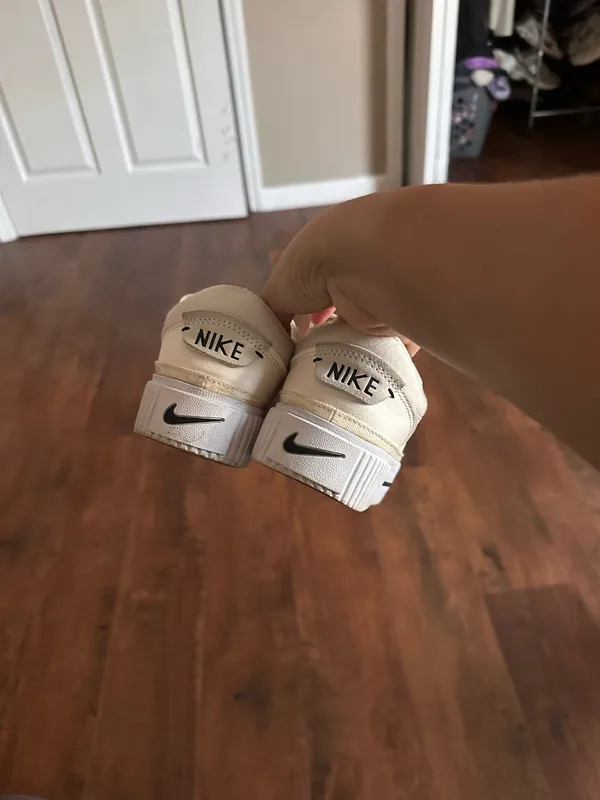 Nike shoes - Image 3