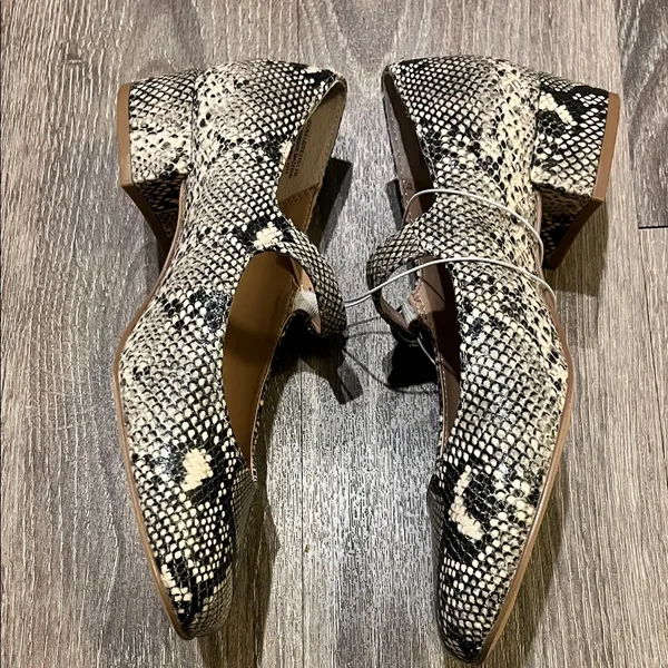 Steve Madden Black and White Jodee Snakeskin Flats - Image 6