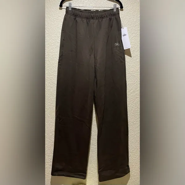 Alo Yoga NWT Accolade Straight Leg Sweatpants in Expresso Color Size S - Image 6