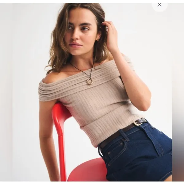 Abercrombie & Fitch Ribbed Folded Over Knit Sweater Top Size S - Image 2
