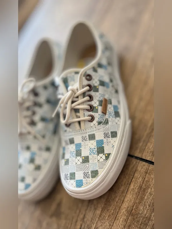 Vans unisex Tiles White Leather size 8.5 Like new condition - Image 3