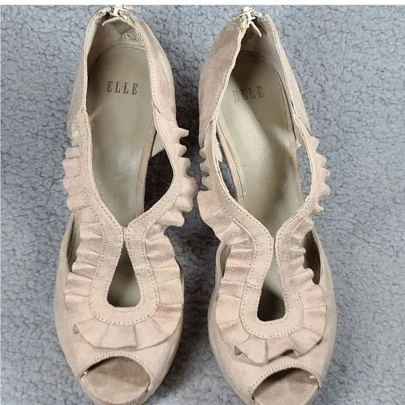 - Elle cream ruffle Victorian nude heels size 6.5 platform style y2k - Image 2