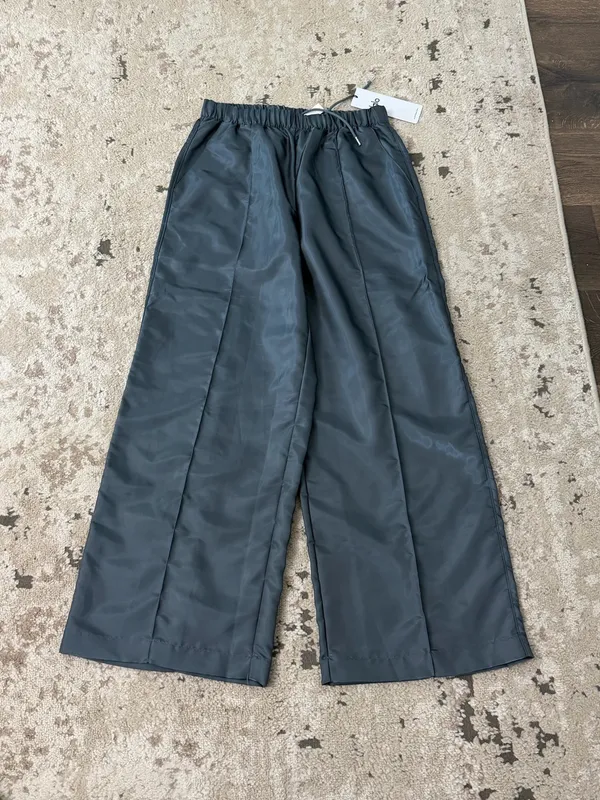 Alo Yoga Afterglow Wide-Leg Track Pants Size Medium in Steel Gray NWT - Image 3