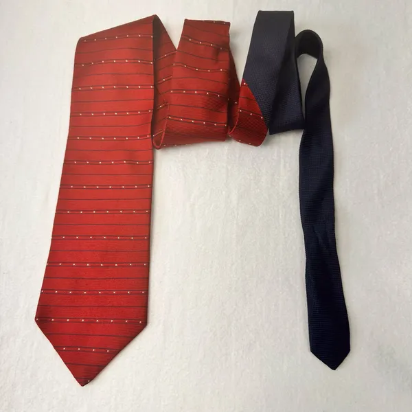 Tommy Hilfiger Man's Silk Tie Red Striped Vintage Designer Classic Cravat Office - Image 5