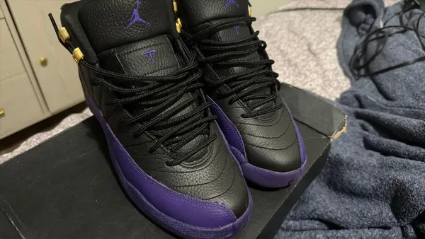 Air Jordan 12 GS black/field purple - Image 3