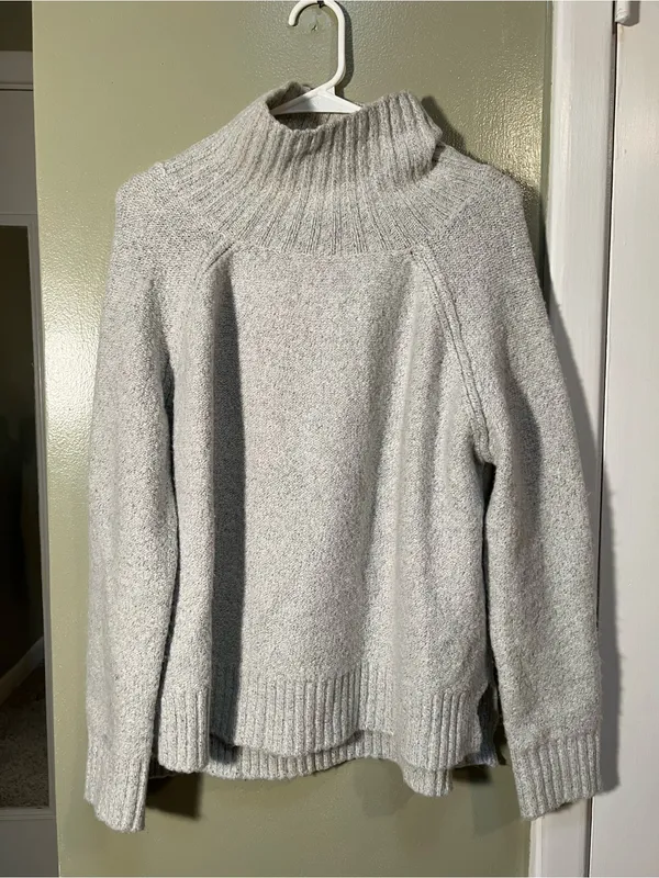Gilli Women's Size Medium Mock Neck Turtleneck Sweater Light Gray Stretch LT1243 - Image 3