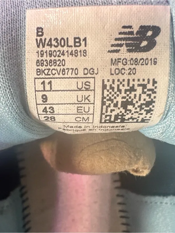 New Balance Black Sneakers with Light Blue Accents - Image 10