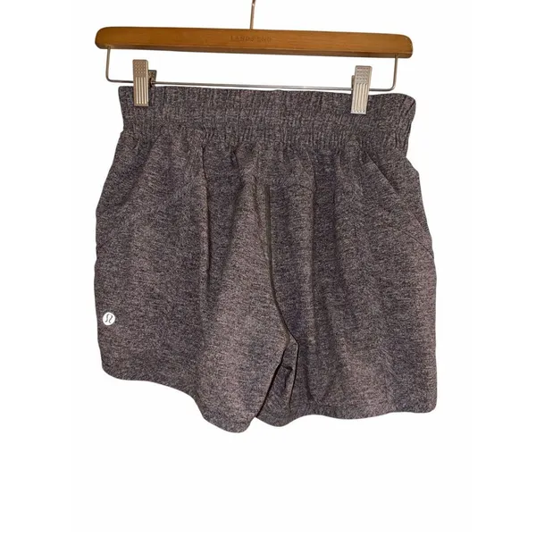 ✨Lululemon Tracker Sz 6 Short V *4"✨ - Image 9