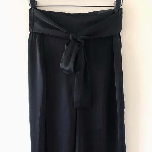 Express Satin High Rise Wide Leg Pant Ruffle Crop Tank Set, NWT, Medium, Black - Image 4