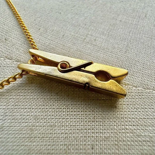 Gold tone clothes pin pendant necklace - Image 4