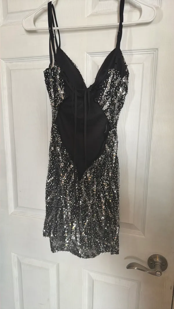 Silver and black Windsor short dress - Image 2