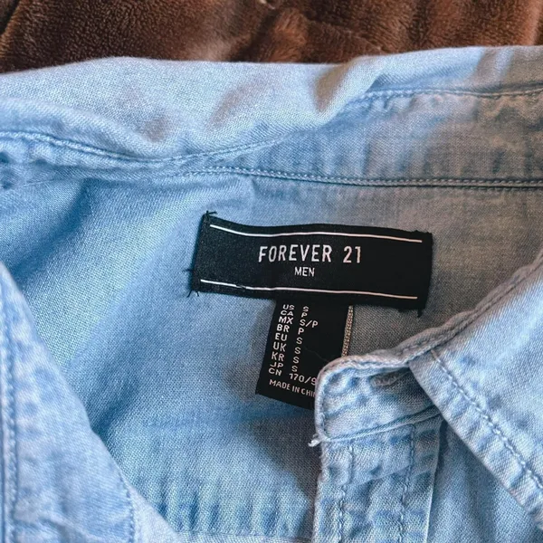 FOREVER 21 DENIM BUTTON UP LONG SLEEVE - Image 2