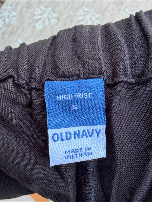 Old Navy Black Athletic Drawstring Shorts - Image 2