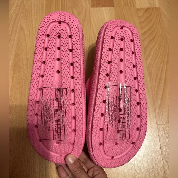 PINK slides brand new - Image 2