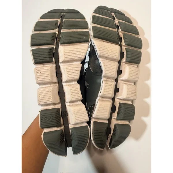 On Cloud Women's running Size 9 Green - Image 8