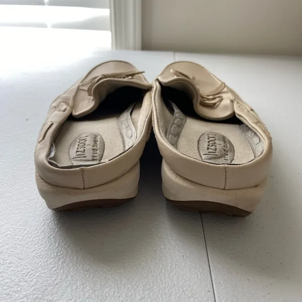 Lizsport women’s tan leather boat slip‎ on mules loafers shoes size 7 - Image 3
