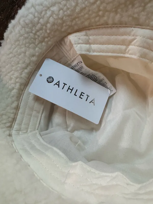 Athleta Women’s faux fur hat - Image 3