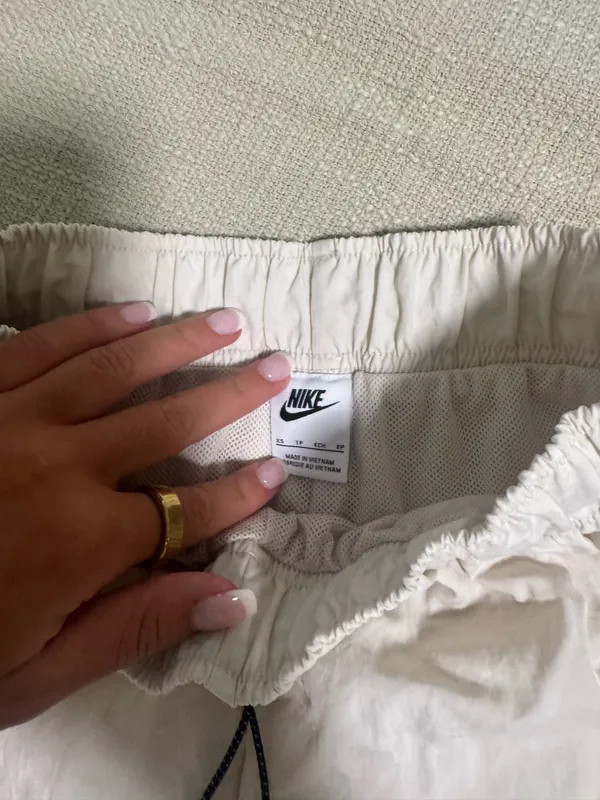 Nike Cargo Shorts - Image 4