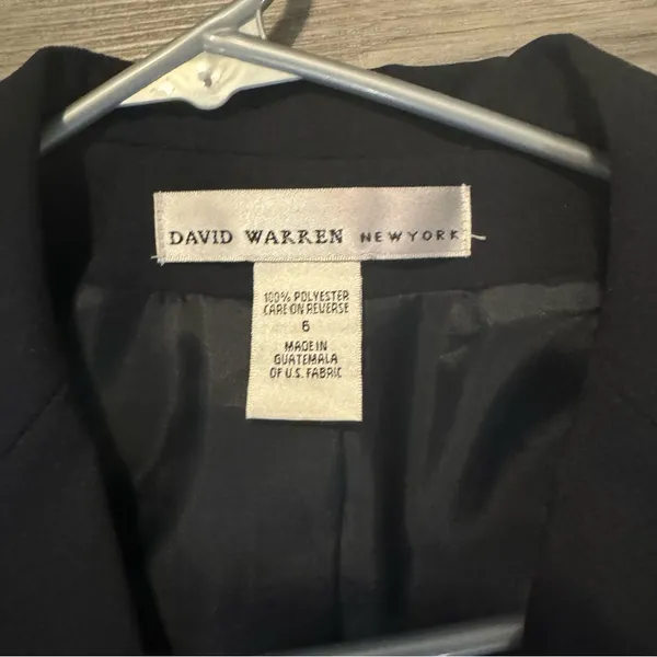 David Warren Size 6 Skirt Suit. 2-button Blazer - Image 4
