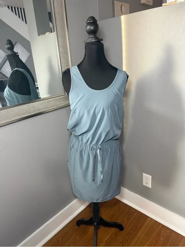 Patagonia Fleetwith Athletic Travel Blue Performance Dress Small. - Image 3